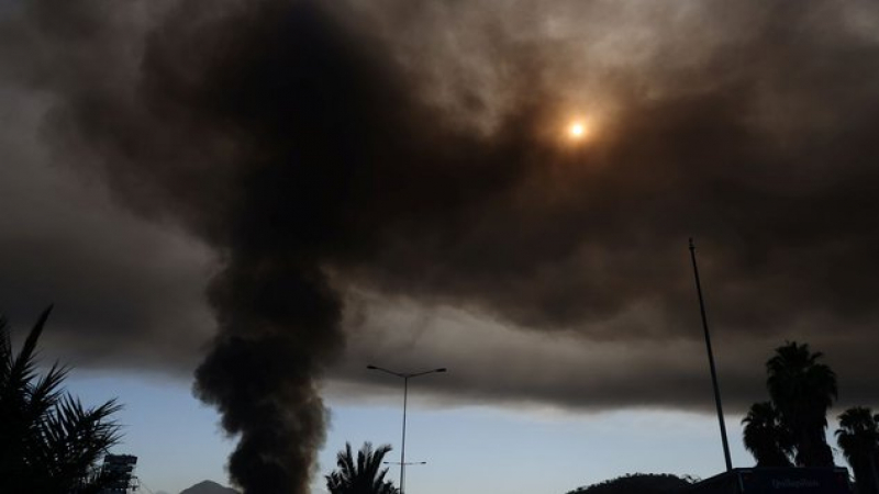 Мощен пожар избухна в столицата на Чили ВИДЕО