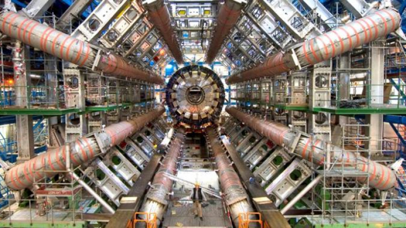 Учени от Големия адронен колайдер на CERN с гръмка новина: Открихме...
