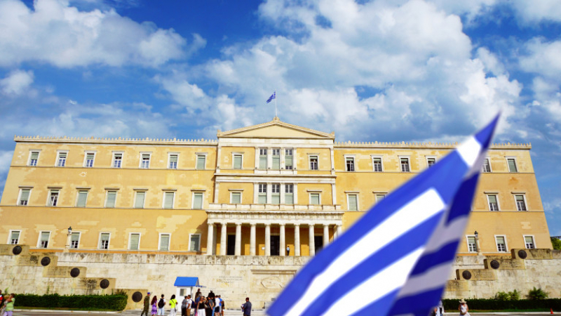 Гръцкият парламент одобри задължителната имунизация среду К-19 за хора над 60 г.