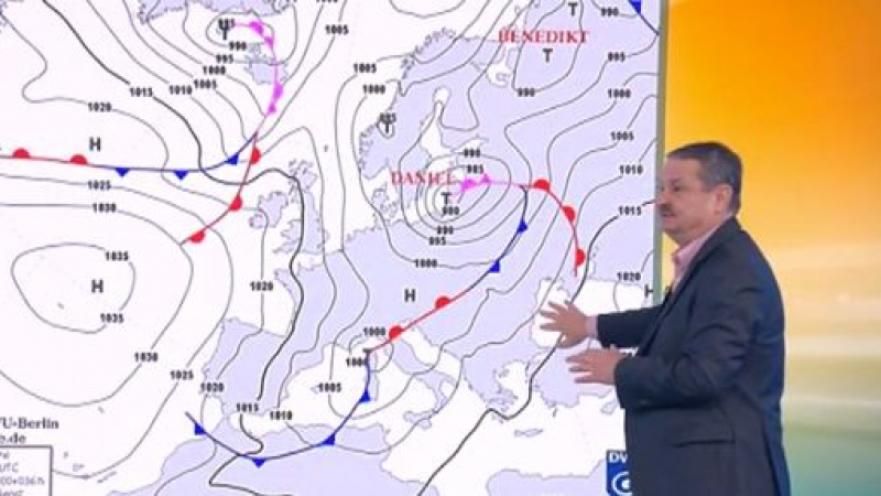 Циклоните Даниел и Бенедикт фучат към България, проф. Рачев описа какво динамично време ще ни мъчи и докога ВИДЕО