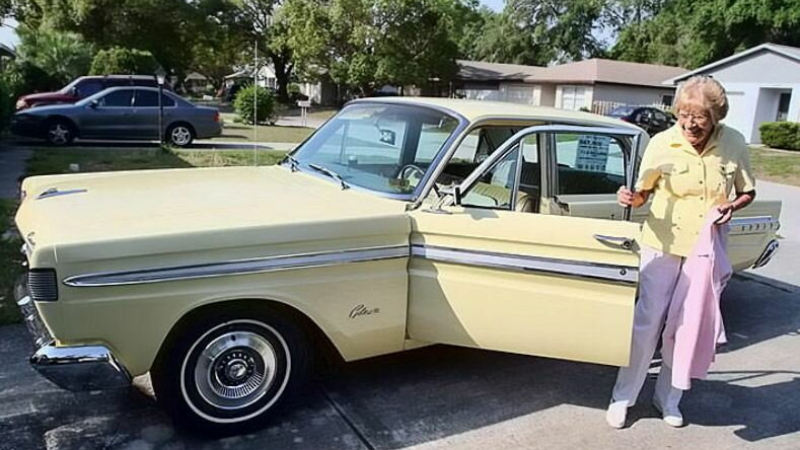 Удивително: Тази жена кара една и съща кола цели 48 години ВИДЕО