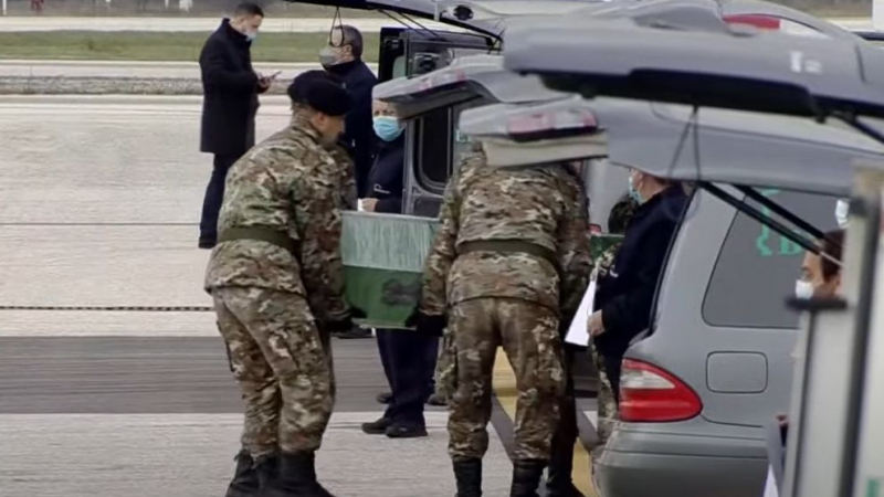 Телата на 45-те жертви на "Струма" пристигнаха в РС Македония ВИДЕО