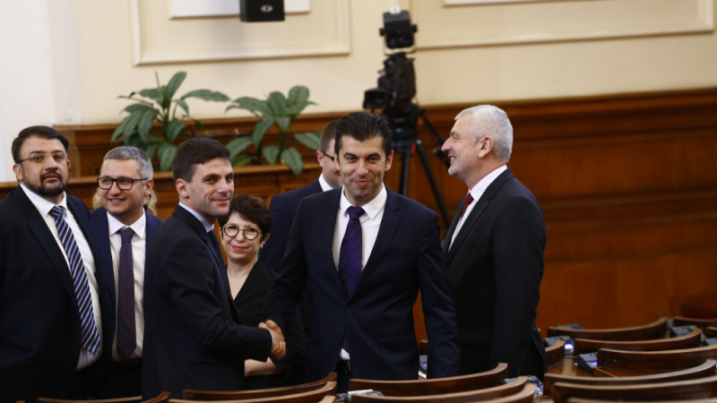 Никола Минчев издаде куп лични неща за министри от кабинета „Петков“! 