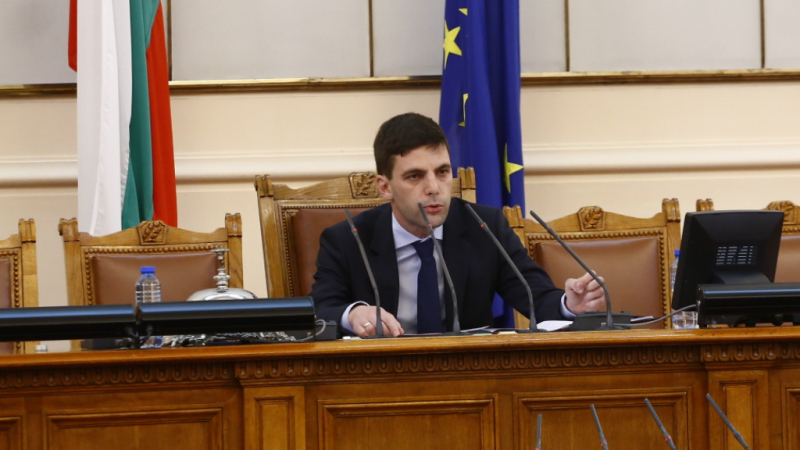 Никола Минчев вика депутатите на извънредно заседание, ето кога