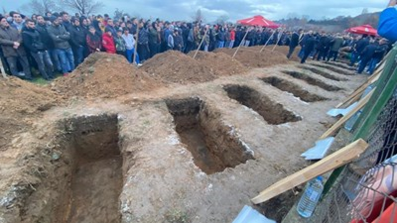 Сърцераздирателно! Започнаха погребенията на загиналите на АМ Струма ВИДЕО