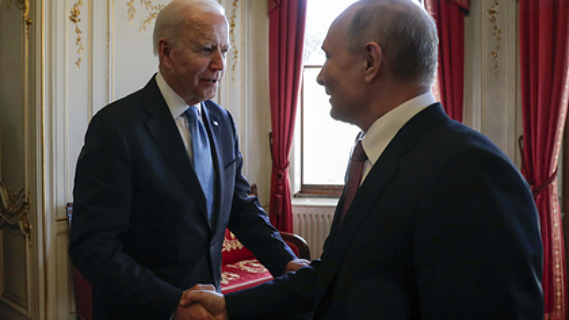 За първи път: Путин и Байдън преговарят за Украйна с помощта на... 