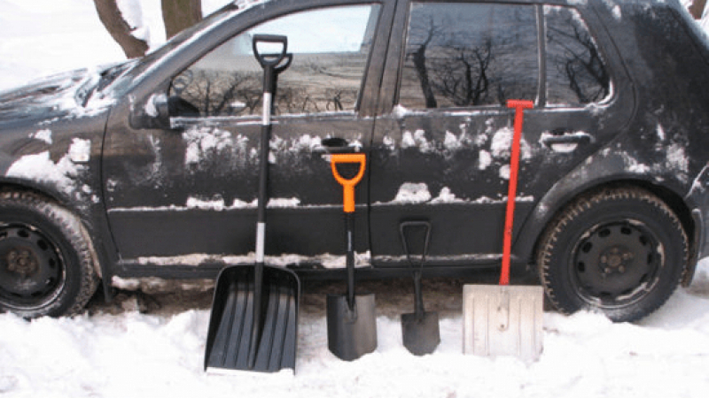 Автомобилът през зимата: Какво трябва да знаем за почистването му?