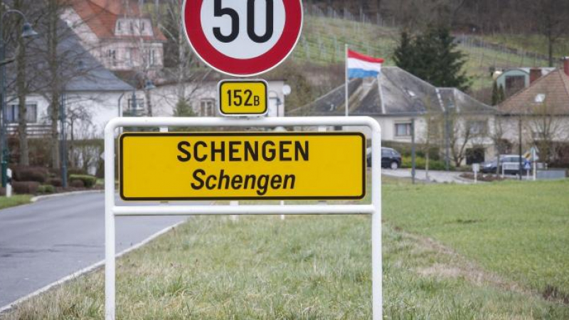 Френска евродепутатка ни посече: Не чакайте влизане в Шенген! 