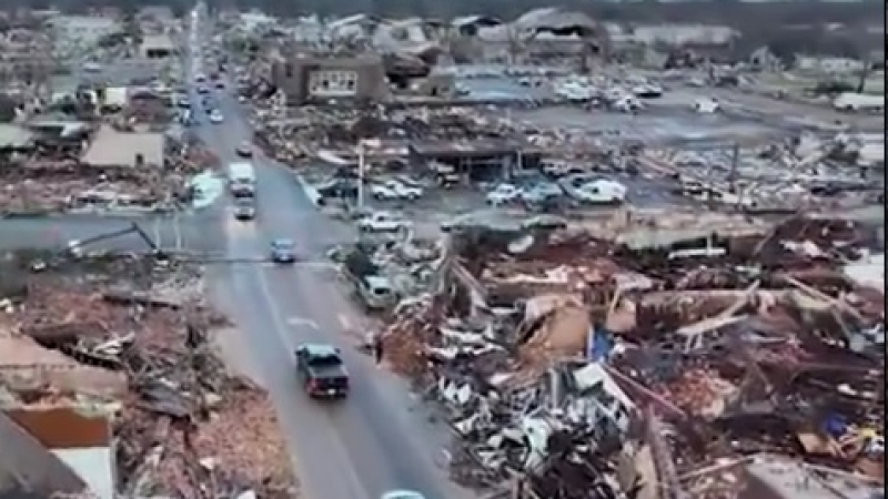 ВИДЕО запечата последиците от опустошителното торнадо в Кентъки
