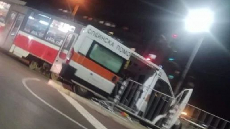 Горещи новини за пострадалите медици в мелето между линейка и трамвай в София