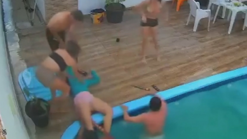 Шокиращо ВИДЕО 18+: Подивяла помпа на басейн засмука ученичка 