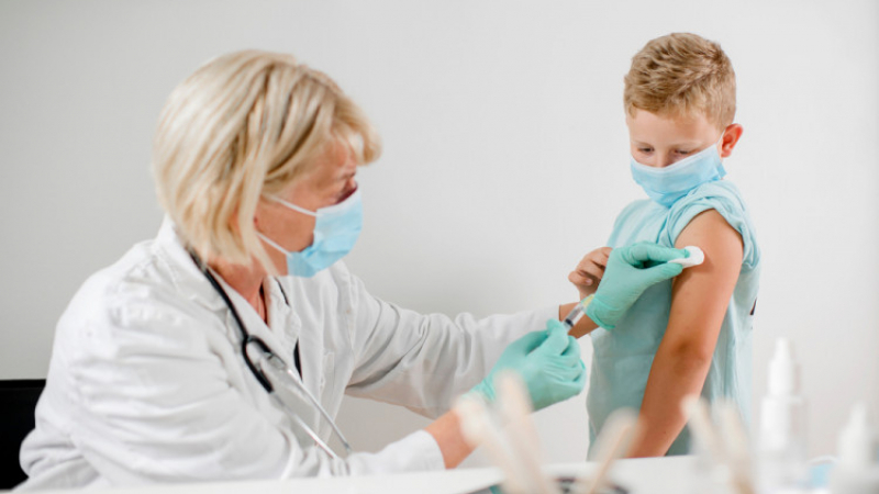 Какви са страничните ефекти от ковид ваксините при децата
