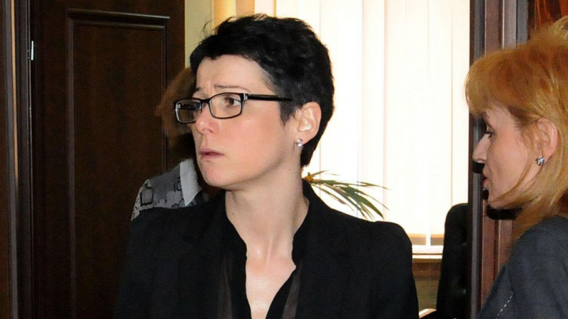 Прокуратурата погва "почтената дама" от ДКК заради договор за адвокатски услуги