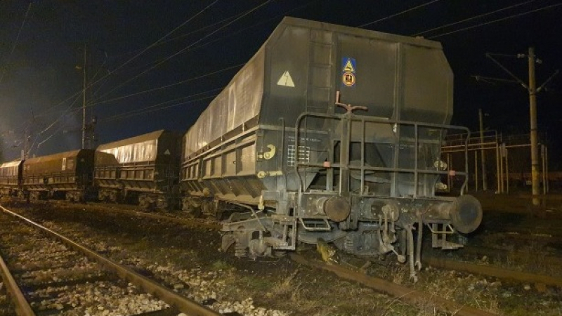 Произшествие с товарен влак на гарата в Мездра СНИМКИ