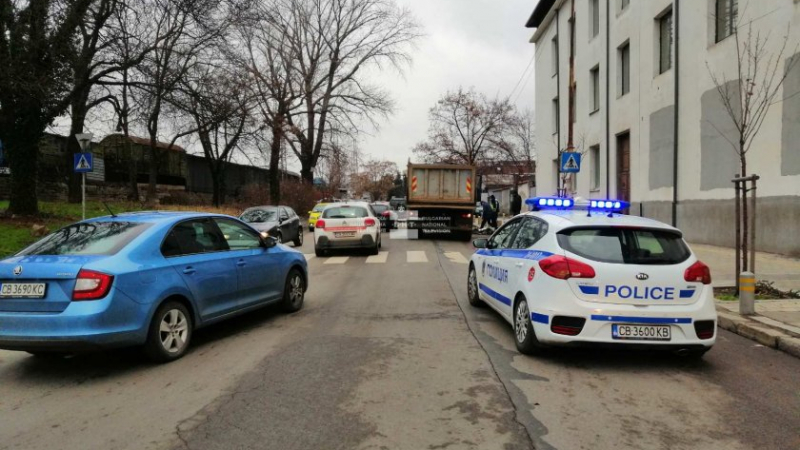 Ужас! Камион помете и уби жена в центъра на София 