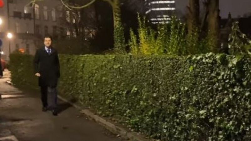Мистика: Кирил Петков ходи пеш по тъмна и безлюдна улица в Брюксел ВИДЕО