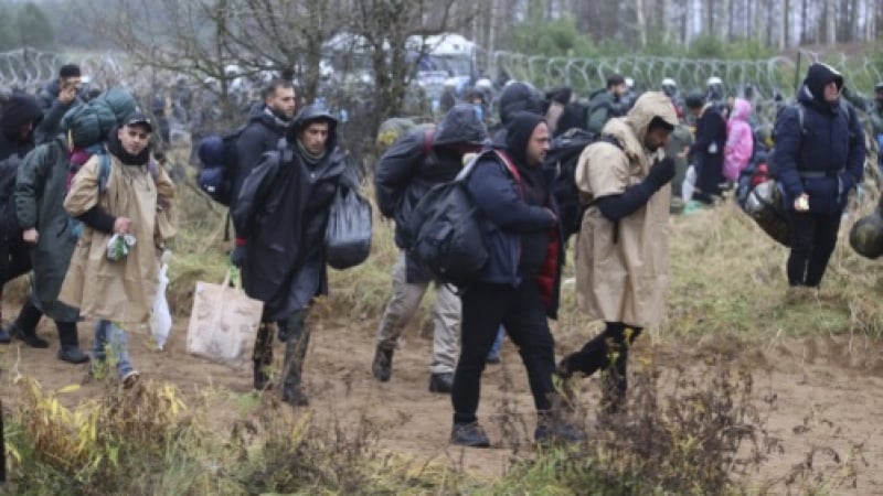 Мигранти атакуваха тази граница 76 пъти за денонощие