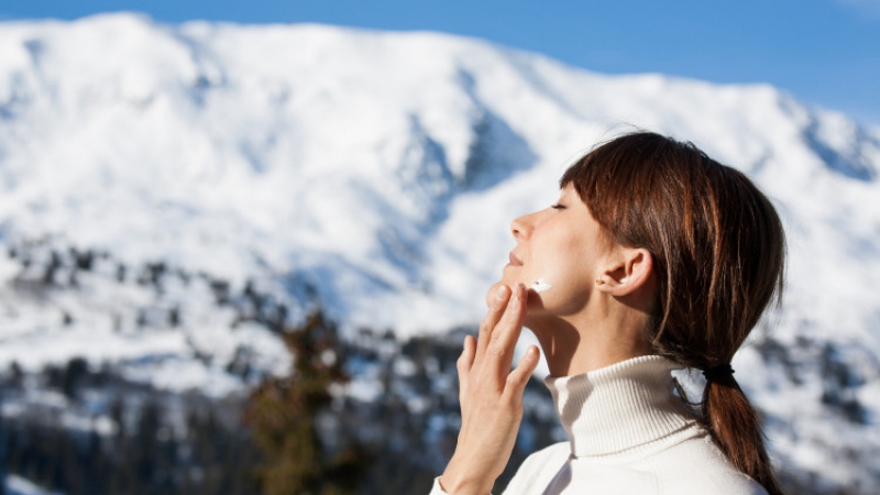 Кои са симптомите на рак на кожата и колко опасно е зимното слънце
