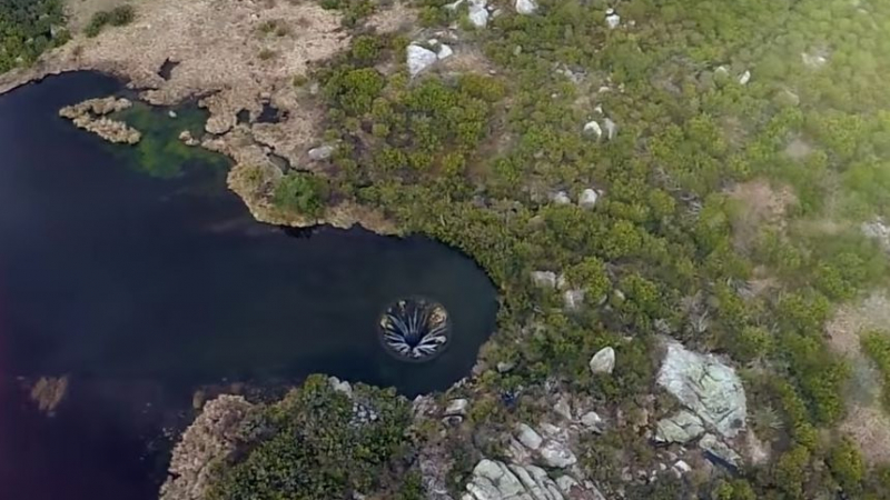 Мистериозната водна дупка в Португалия, която изумява туристите ВИДЕО