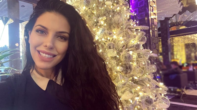 Мис България Вселена Валери Стефанова с голяма изненада за Коледа за... СНИМКИ