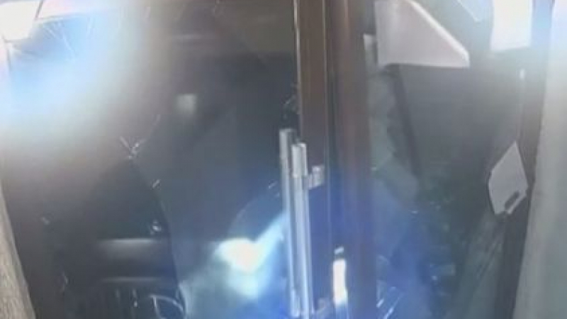 Екшън в Студентски град: Разярен столичанин натисна педала на газта и стана страшно ВИДЕО 