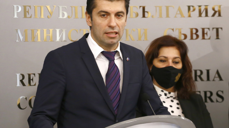 Петков и двама министри отиват на посещение в Скопие