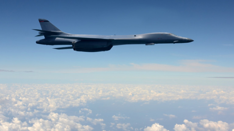 САЩ изпращат в Европа бомбардировачи B-52 и B-1B Lancer, причината е... 