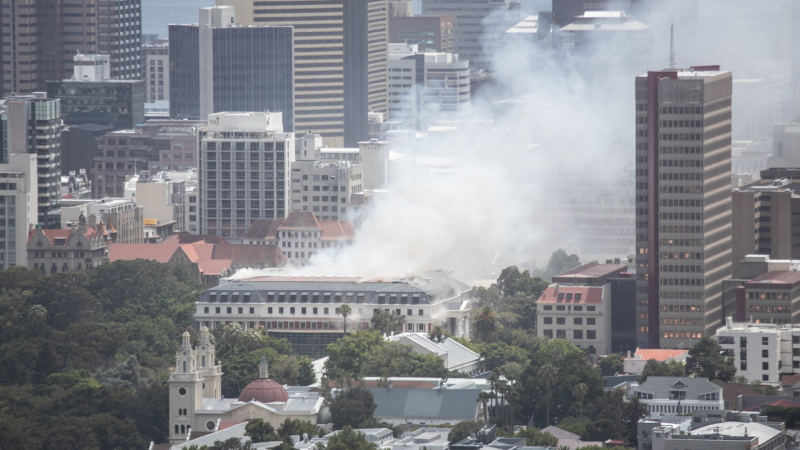 Oбявиха какви са щетите от пожара в парламента в Южна Африка