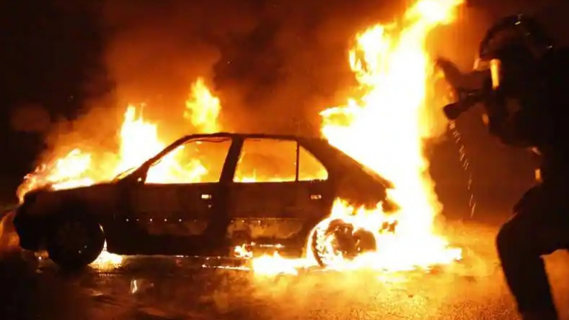 Всички са потресени от този вандалски акт: 900 опожарени коли в новогодишната нощ 