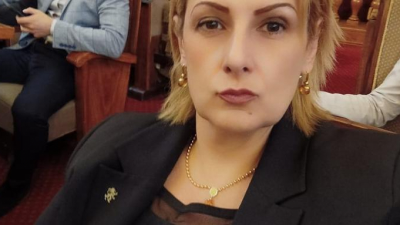 Прецакаха депутатка на Костадинов и тя изригна: Наглост и безочие. Това ли ви е промяната, слуги на посолството!?!