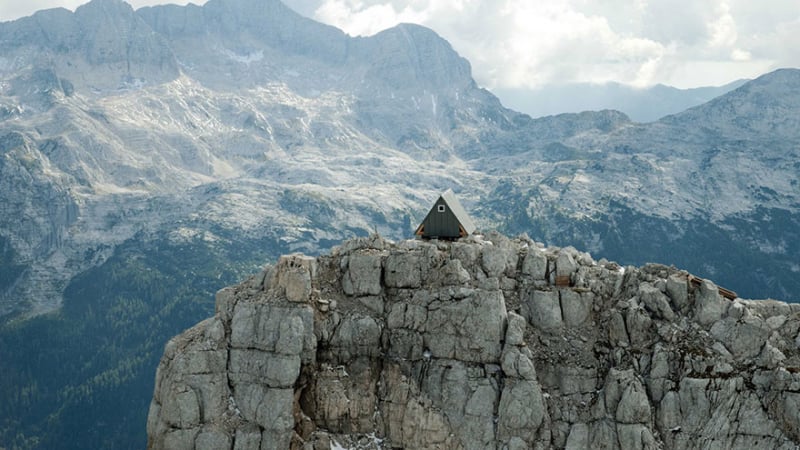 Изумителният безплатен хотел на върха на планината