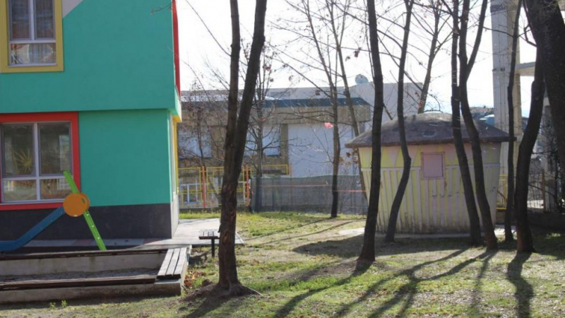 Извънредна ситуация в детска градина в Благоевград, рухна...  СНИМКИ