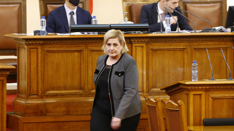Ексдепутатката Елена Гунчева: Няма друг народ, който да почита така палачите си