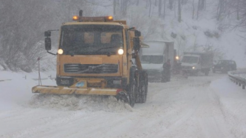 Педя сняг: Ето къде зимата удари с пълна сила в България ВИДЕО