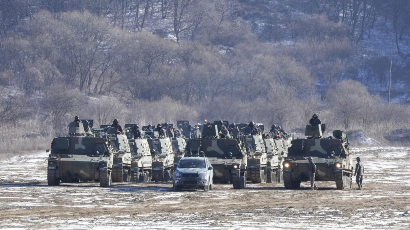 Напрежението на Корейския полуостров ескалира, на границата се трупат...