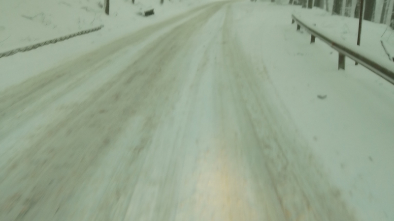 Снегът в Габровско не спира да вали, голяма опасност дебне шофьорите на Шипка СНИМКИ 