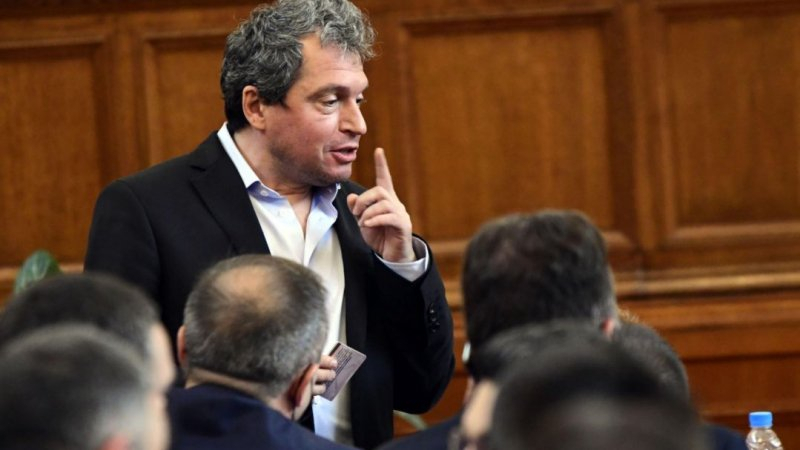 Тошко Йорданов се изгаври брутално с болния от К-19 шеф на парламента СНИМКА