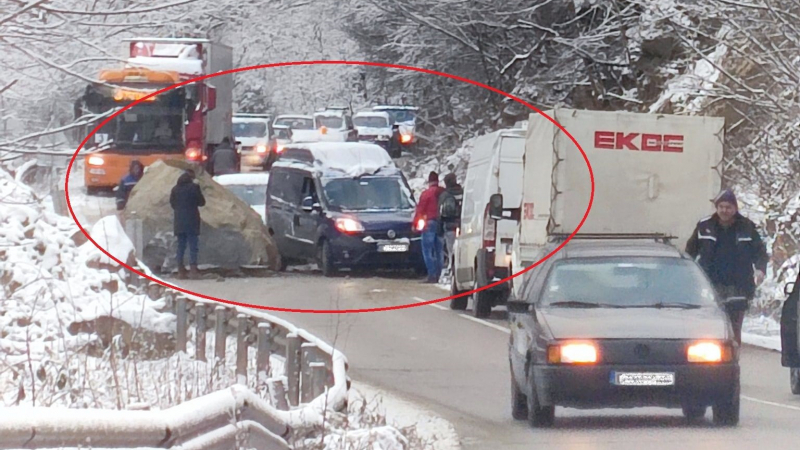 Рядко се вижда ужас като този днес на пътя между София и Самоков СНИМКИ