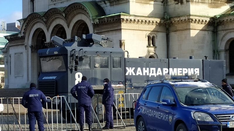 МВР се готви за кървава война: Дърпат жандармерията от границата за протестите в София