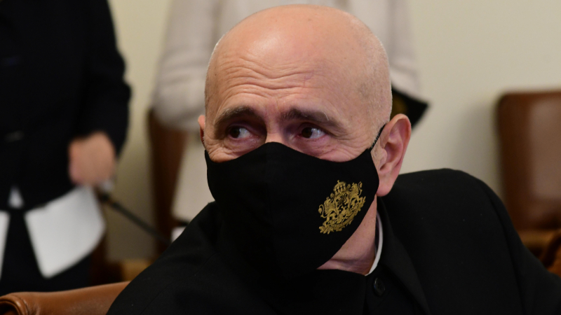 Министър Събев отново има кошмари с тайни агенти и конспирации