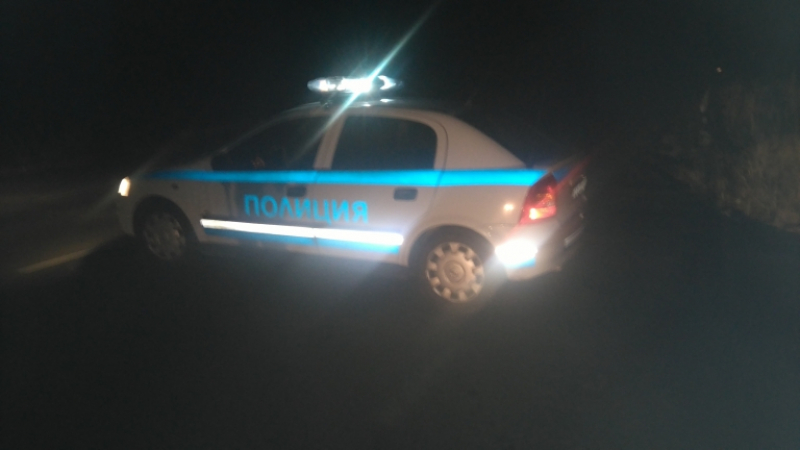 Страшен екшън: Бандити стрелят и нападат с нож полицаи край Рупци!