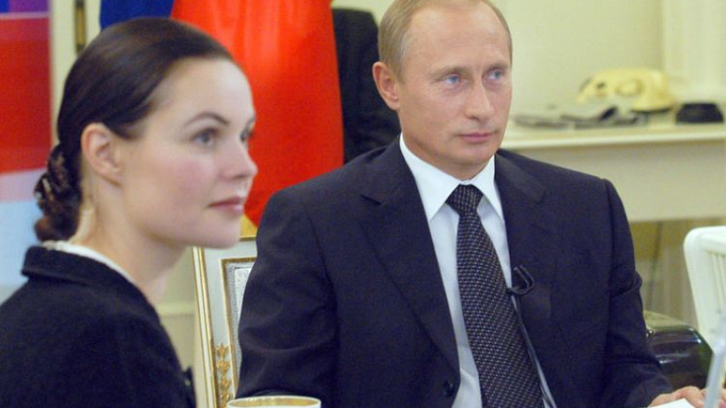 Любимата водеща на Путин чукна 60 и смая със секси тяло СНИМКИ 