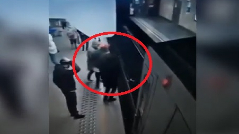 Ужас скова Брюксел! Мъж блъсна жена пред мотриса на метрото ВИДЕО 18+