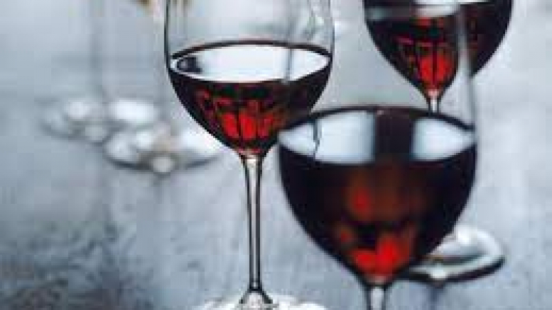 Световноизвестен учен алармира: Абсолютни небивалици са твърденията, че червеното вино...