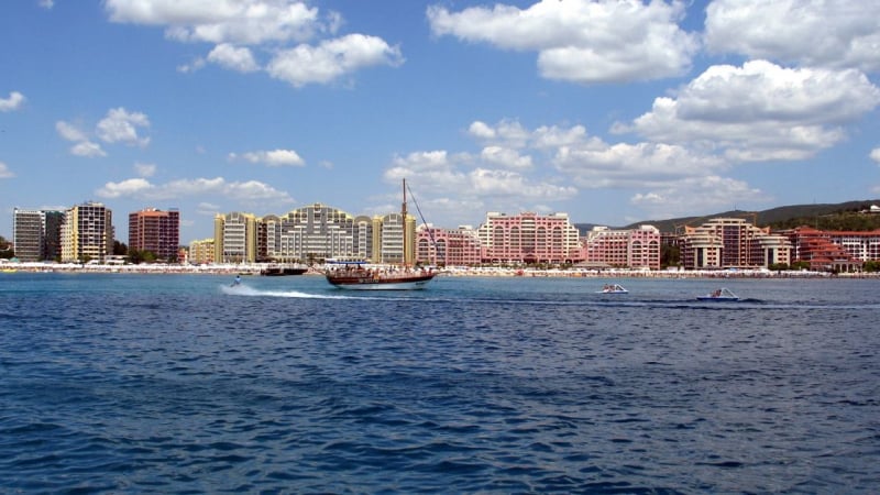 Безизходица: Продават семейни хотели по морето по-евтино от апартамент 