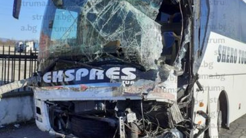 Последни новини за ужаса с автобус с туристи край Кюстендил