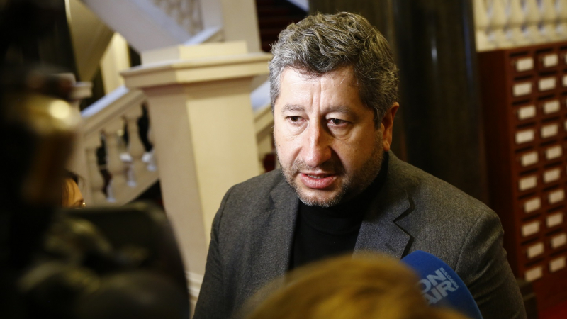 Христо Иванов каза ще подкрепи ли ДБ правителството на вота, след падането на Минчев