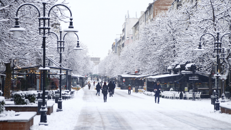 Декември идва с жълт код за сняг, ето къде в България ще вали КАРТА