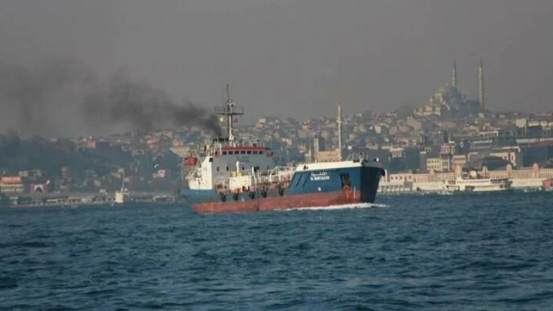 Извънредна ситуация и евакуация на танкер в Черно море СНИМКИ