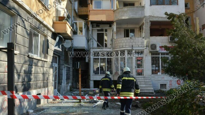 Експлозия разтърси центъра на Хасково! Гледката е страшна СНИМКИ  